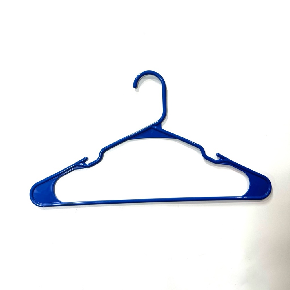 20 Plastic hangers